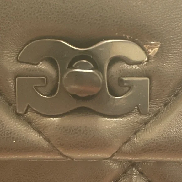 Gilda Paris Large Black Quilted Handbag with Flap Design - Picture 2 of 4